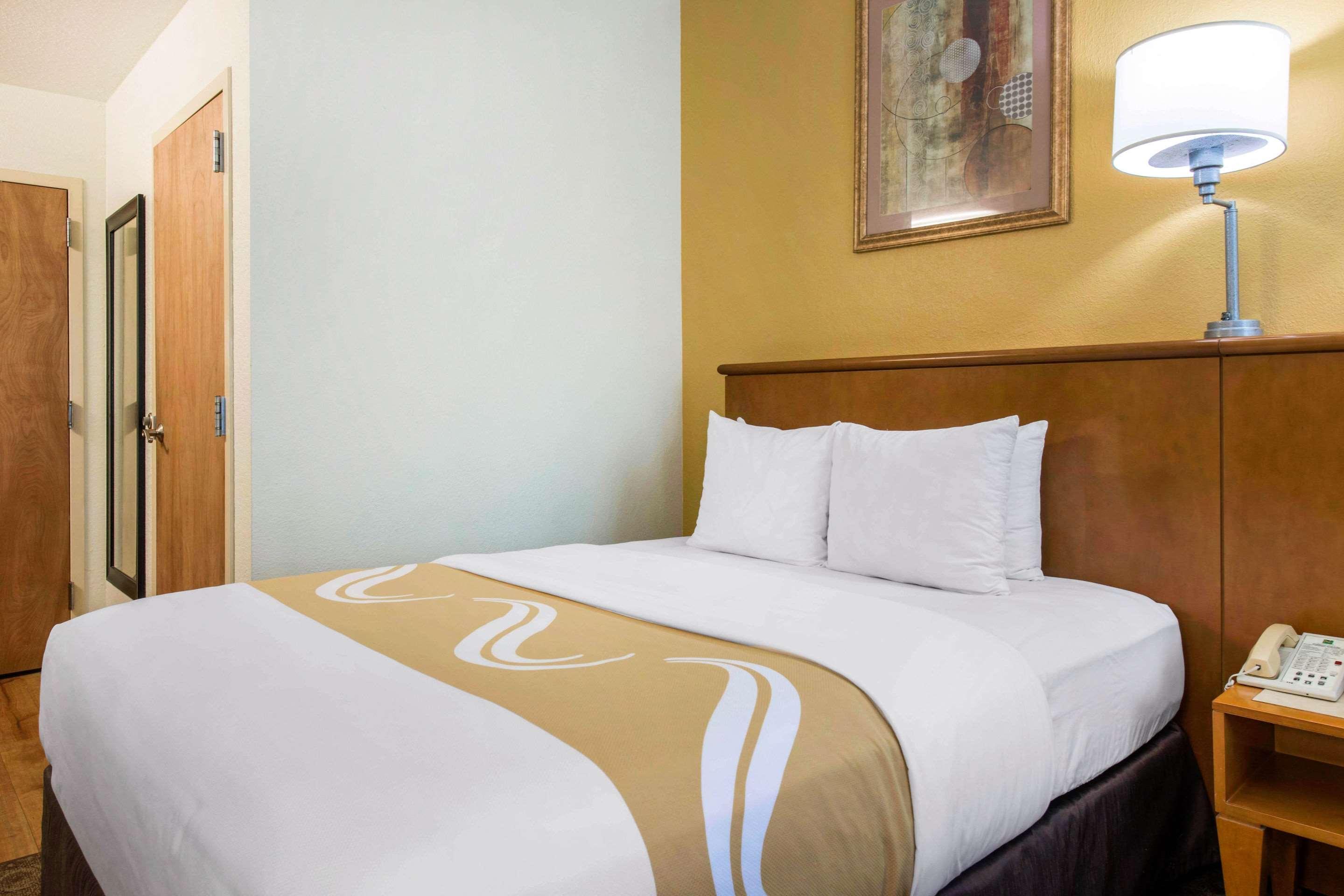Quality Inn & Suites Near The Theme Parks Орландо Экстерьер фото