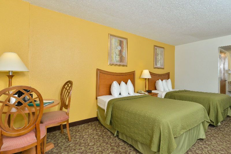 Quality Inn & Suites Near The Theme Parks Орландо Экстерьер фото